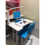 Bàn học đôi bằng nhựa có kệ sách giá rẻ cho bé gái, bé trai 25