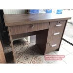 Bàn làm việc văn phòng mẫu mới 2021 đẹp